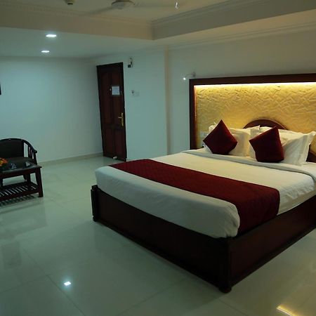 Hotel Savera Park Thrissur Zewnętrze zdjęcie