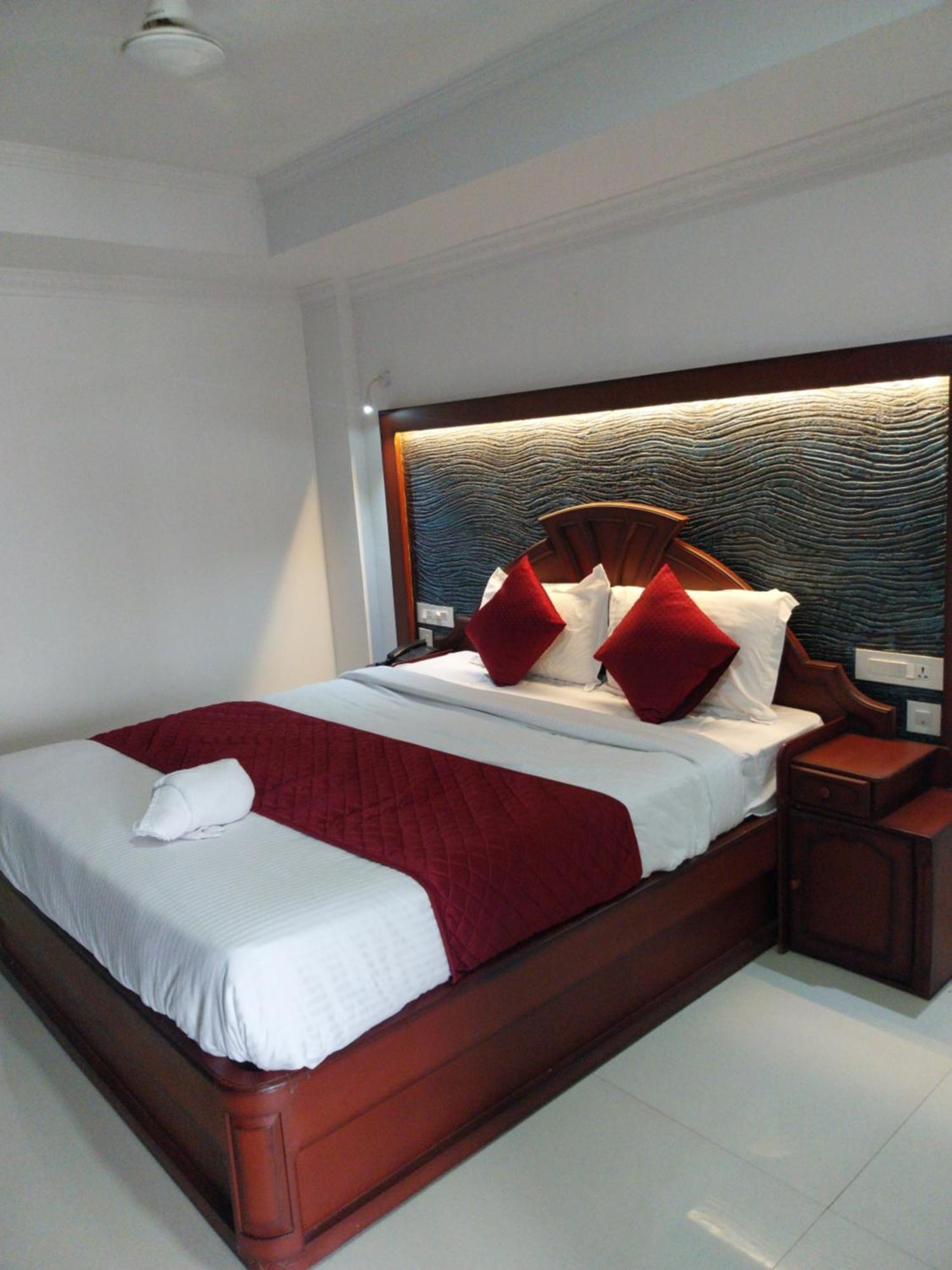 Hotel Savera Park Thrissur Zewnętrze zdjęcie
