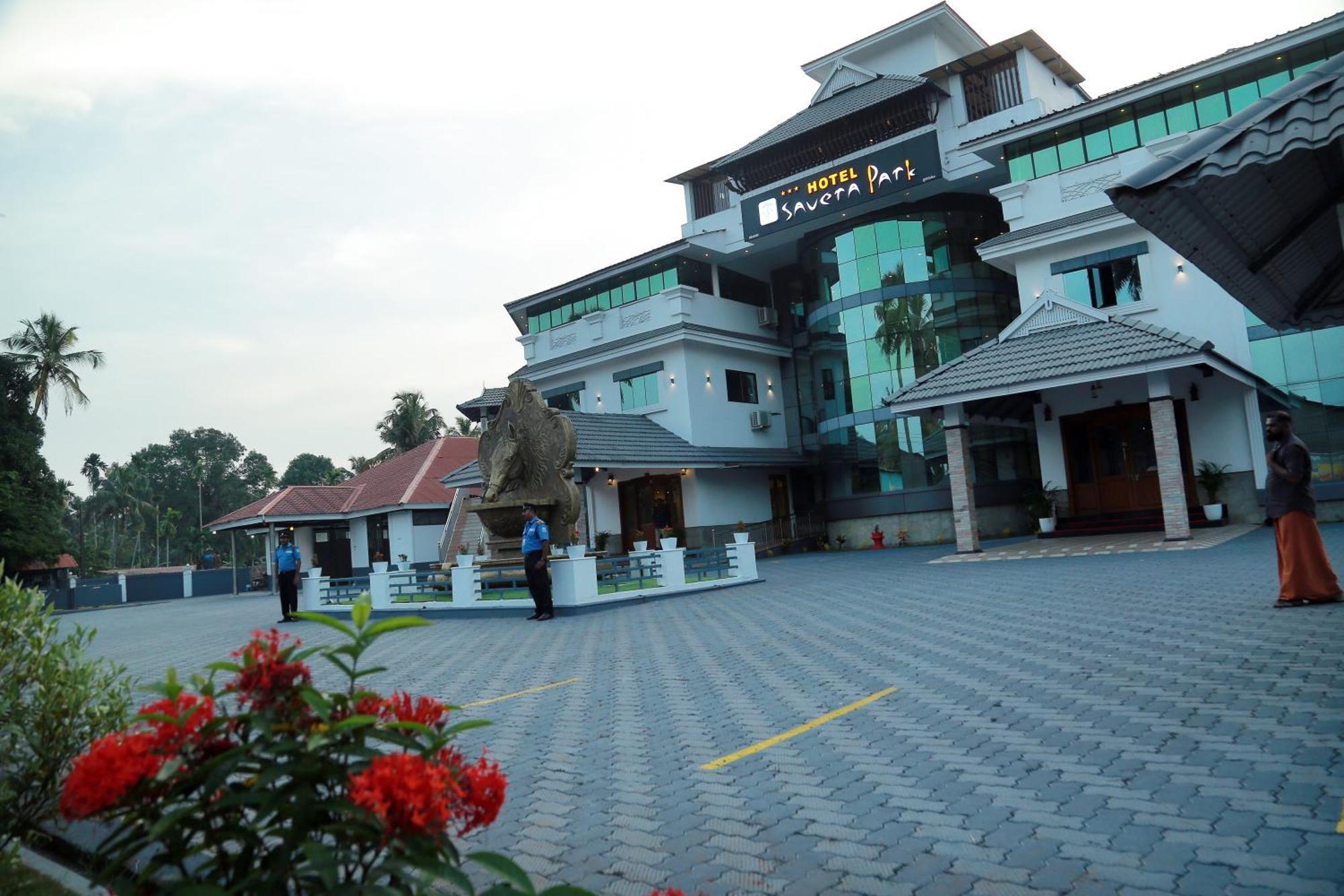 Hotel Savera Park Thrissur Zewnętrze zdjęcie