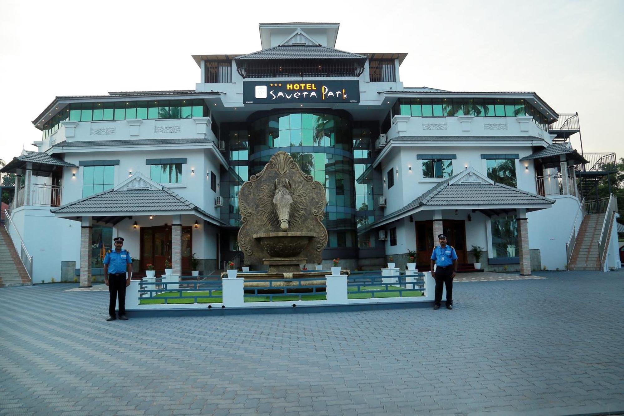 Hotel Savera Park Thrissur Zewnętrze zdjęcie